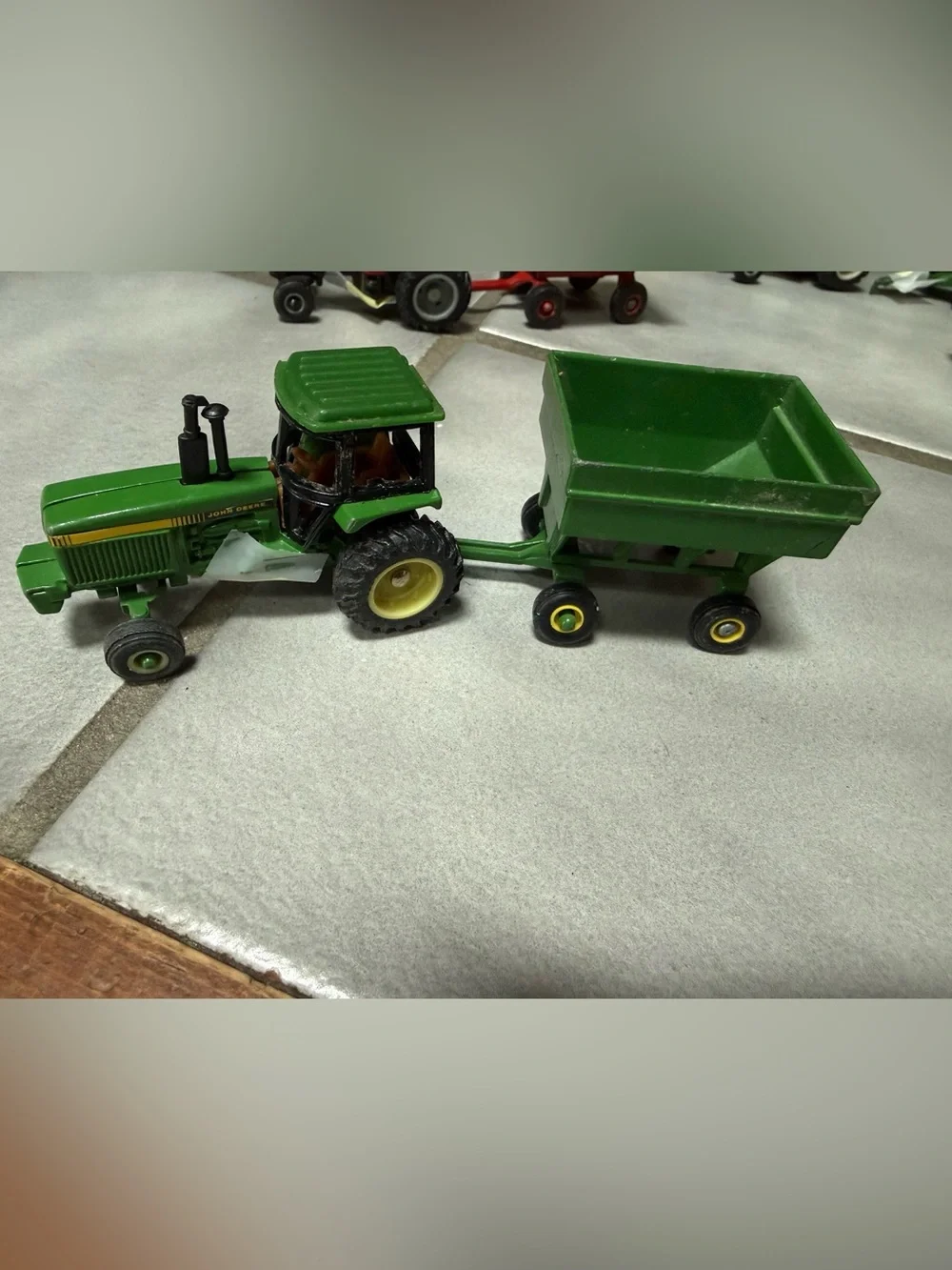 ERTL-Vintage die cast metal John Deere Tractor w/cab AND gravity feed wagon 1/64